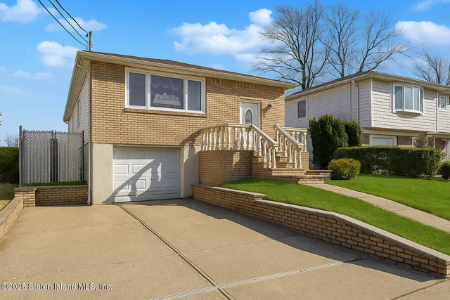 $879,000 | 141 North Pine Terrace | Annadale