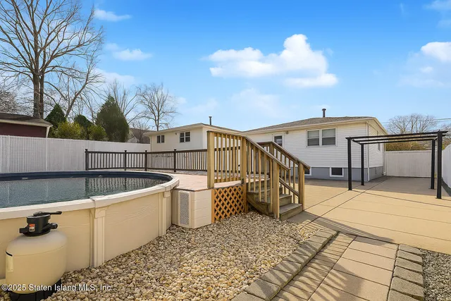 $879,000 | 141 North Pine Terrace | Annadale