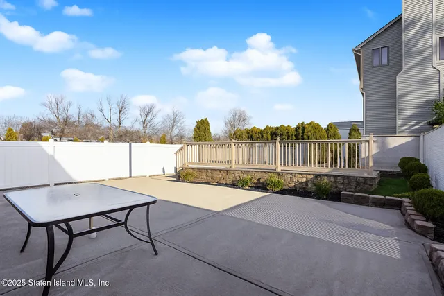 $879,000 | 141 North Pine Terrace | Annadale