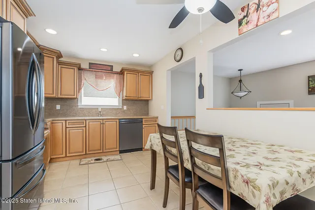 $879,000 | 141 North Pine Terrace | Annadale