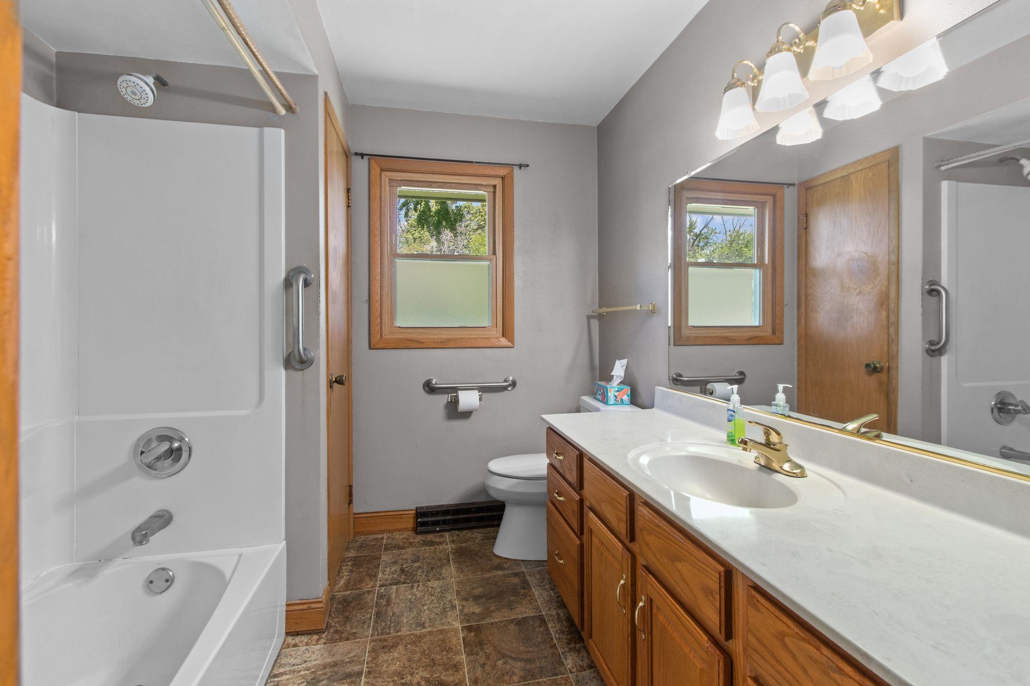 5730 West Sandra Drive Appleton, WI 54913 - Photo 11 of 28