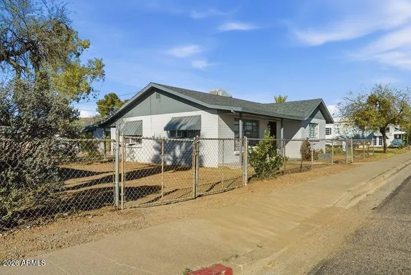 $207,500 | 214 Highway 177, Winkelman, AZ 85192