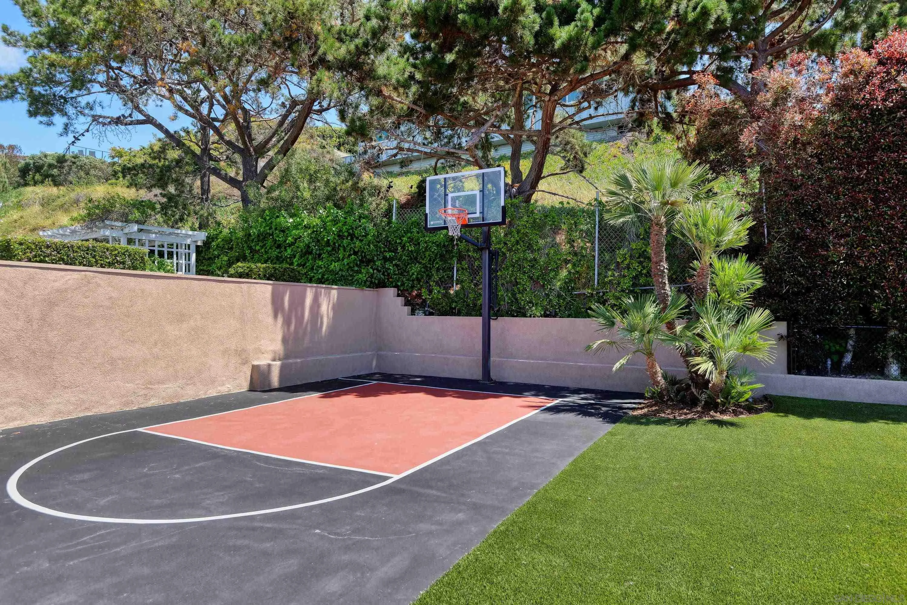 5459 Moonlight Lane La Jolla, CA 92037 - Photo 20 of 32 a backyard of a house with lots of green space