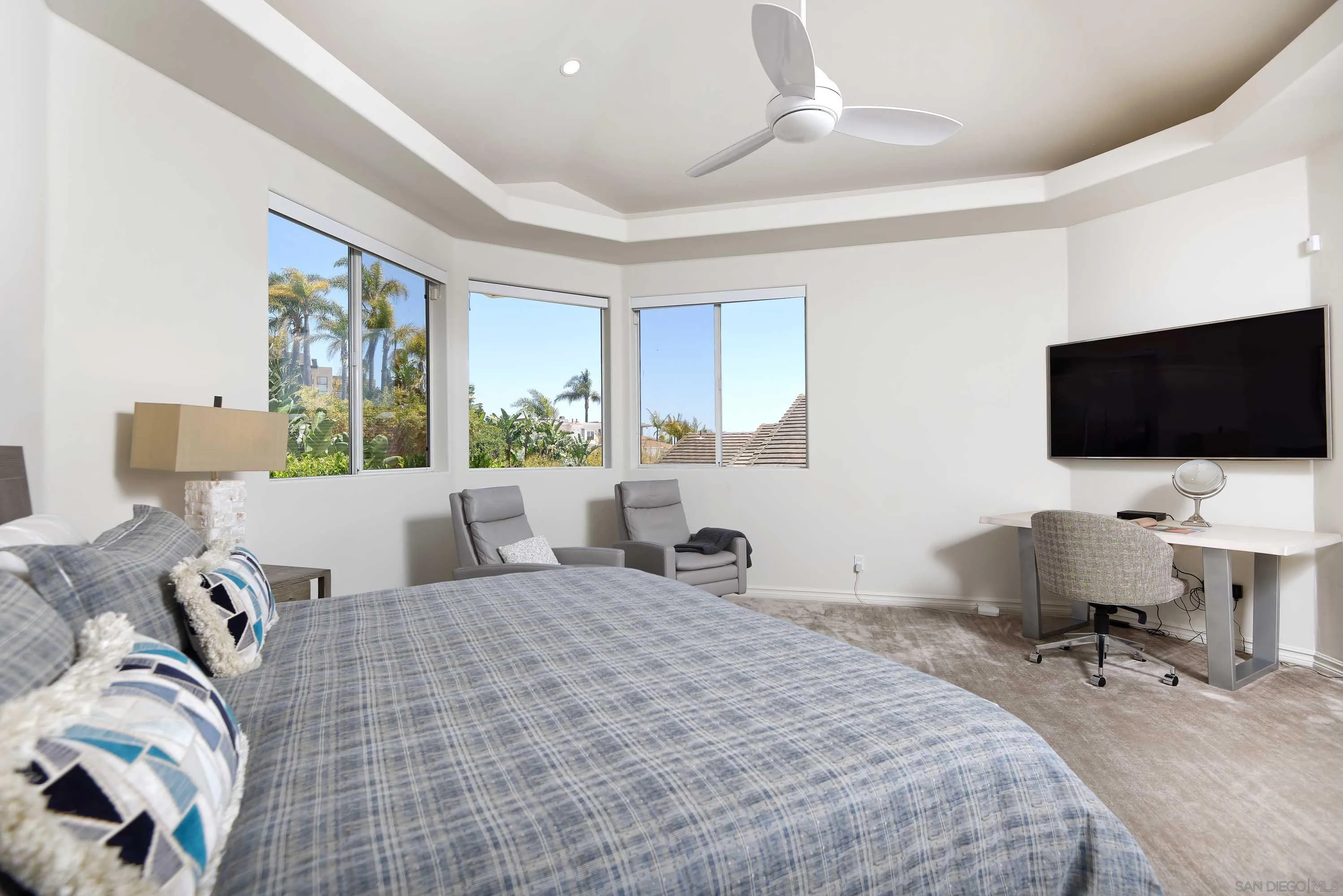 5459 Moonlight Lane La Jolla, CA 92037 - Photo 28 of 32 a living room with furniture and a flat screen tv