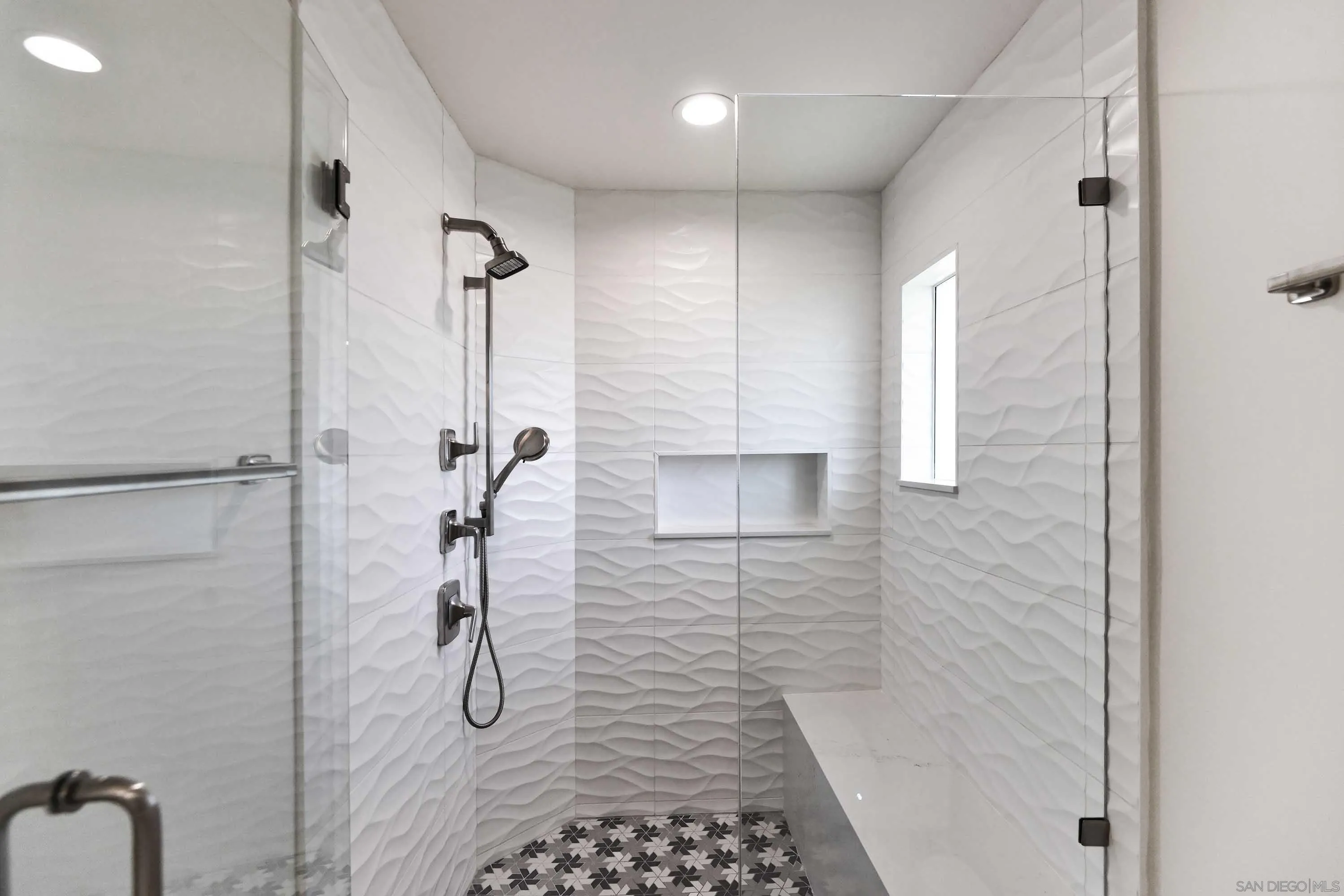 5459 Moonlight Lane La Jolla, CA 92037 - Photo 30 of 32 a bathroom with a shower