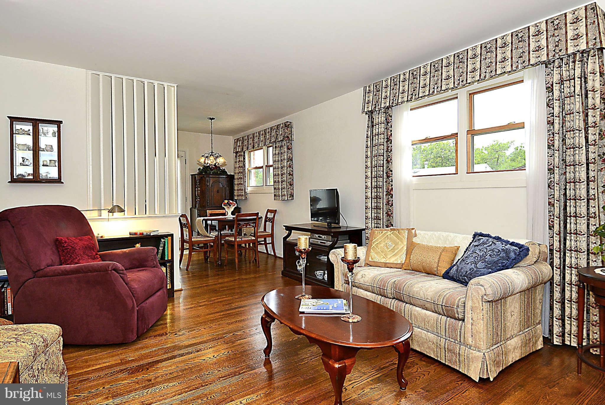10510 Procter Street Silver Spring, MD 20901 - Photo 5 of 30 Living Room