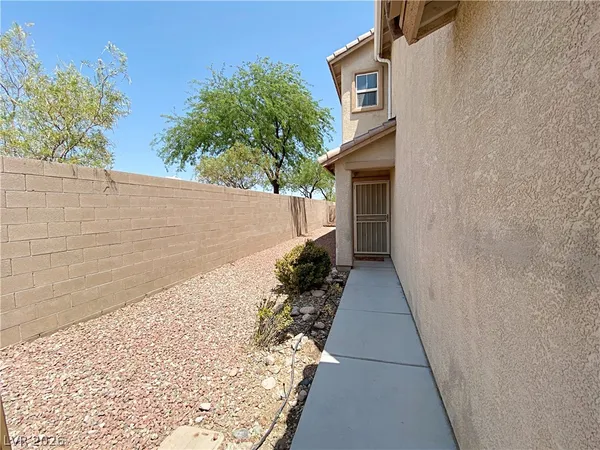 $2,290 | 6496 Robusta Court, Las Vegas, NV 89141