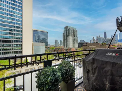 $430,000 | 520 West Huron Street, Unit 507, Chicago, IL 60654