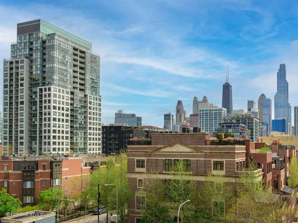 $430,000 | 520 West Huron Street, Unit 507, Chicago, IL 60654