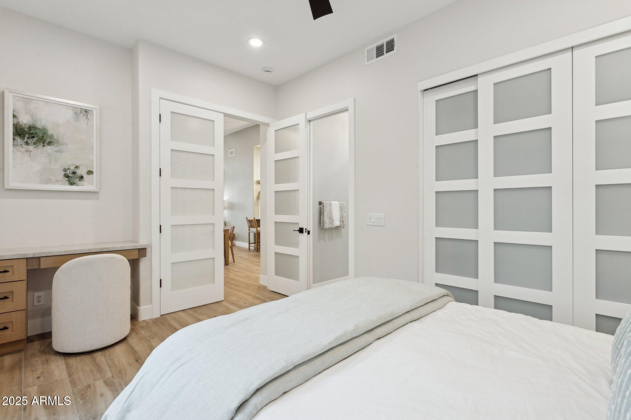 9270 East Thompson Peak Parkway, Unit 364 Scottsdale, AZ 85255 - Photo 20 of 45 a bedroom with a bed and a chair