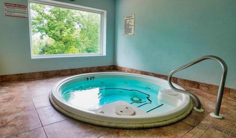 650 Lakeview Drive Ridgedale, MO 65739 - Photo 21 of 31 Oakmont Hot Tub