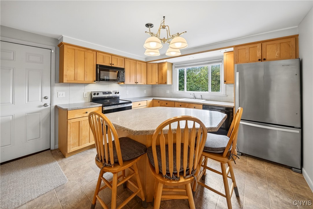 104 Clark Road Fayetteville, NY 13066 - Photo 12 of 40