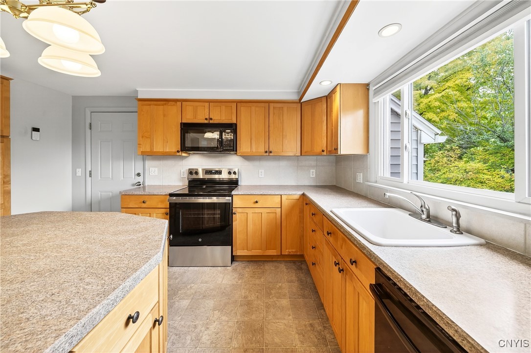 104 Clark Road Fayetteville, NY 13066 - Photo 13 of 40