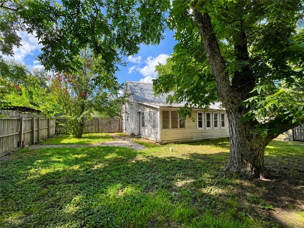 616 Sharp Street Franklin, TX 77856 - Photo 8 of 8