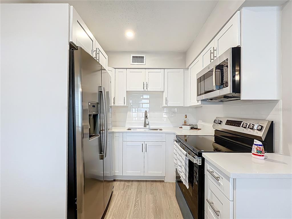 250 Rosery Road Northwest, Unit 202 Largo, FL 33770 - Photo 5 of 20