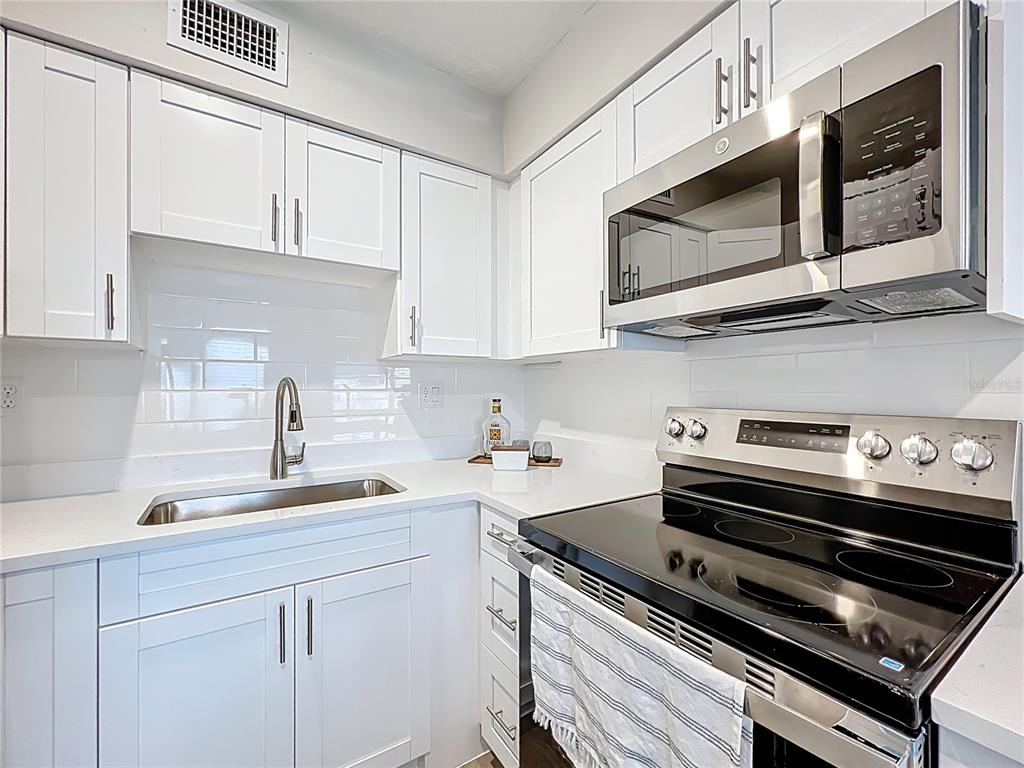 250 Rosery Road Northwest, Unit 202 Largo, FL 33770 - Photo 6 of 20