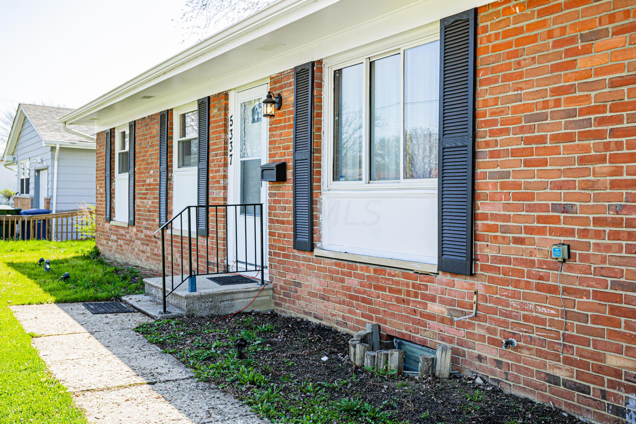 5337 Karl Road Columbus, OH 43229 - Photo 2 of 17 5337 Karl Rd. Columbus, OH 43229 006