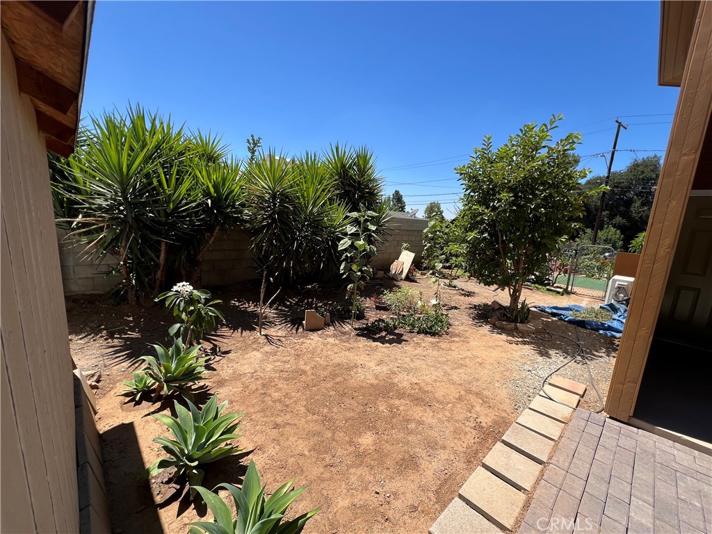 6952 Coolidge Avenue Riverside, CA 92506 - Photo 13 of 20 a view of a backyard of the house