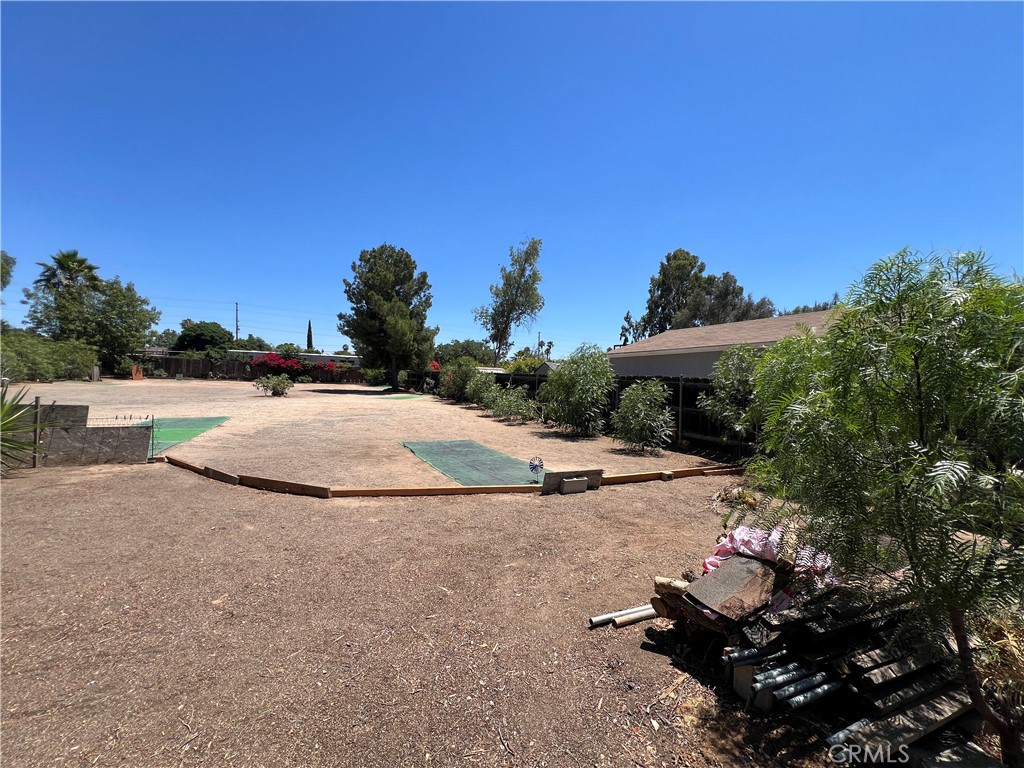 6952 Coolidge Avenue Riverside, CA 92506 - Photo 19 of 20 a view of a houses ground and a ocean view