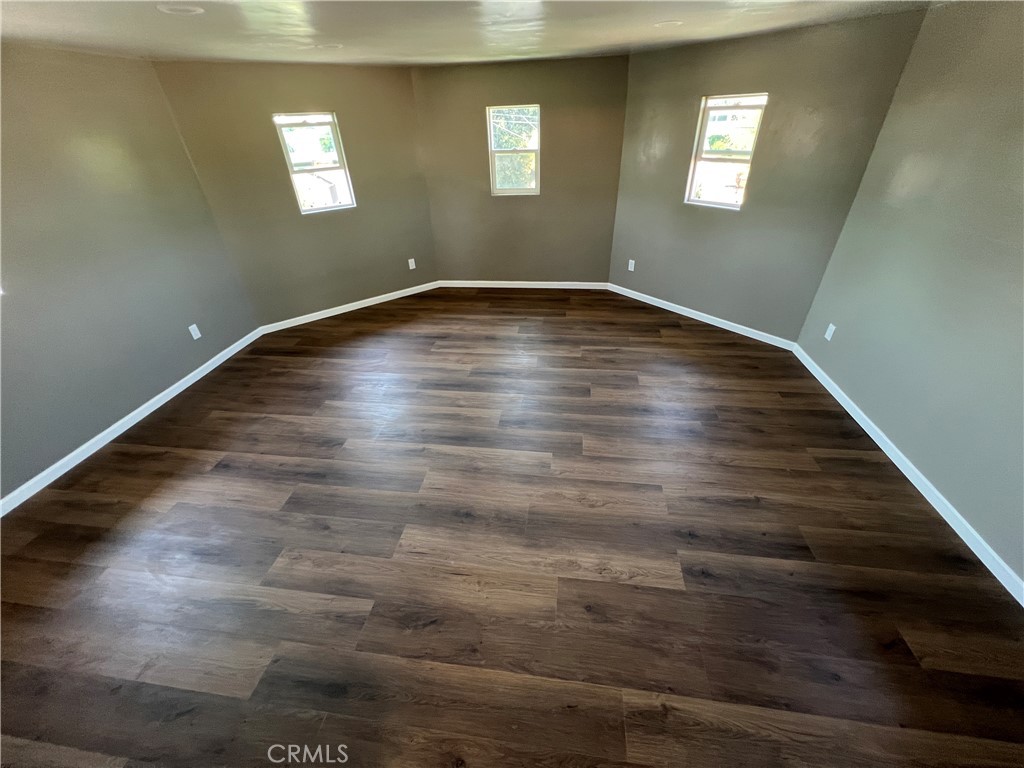 6952 Coolidge Avenue Riverside, CA 92506 - Photo 7 of 20 a view of an empty room and window