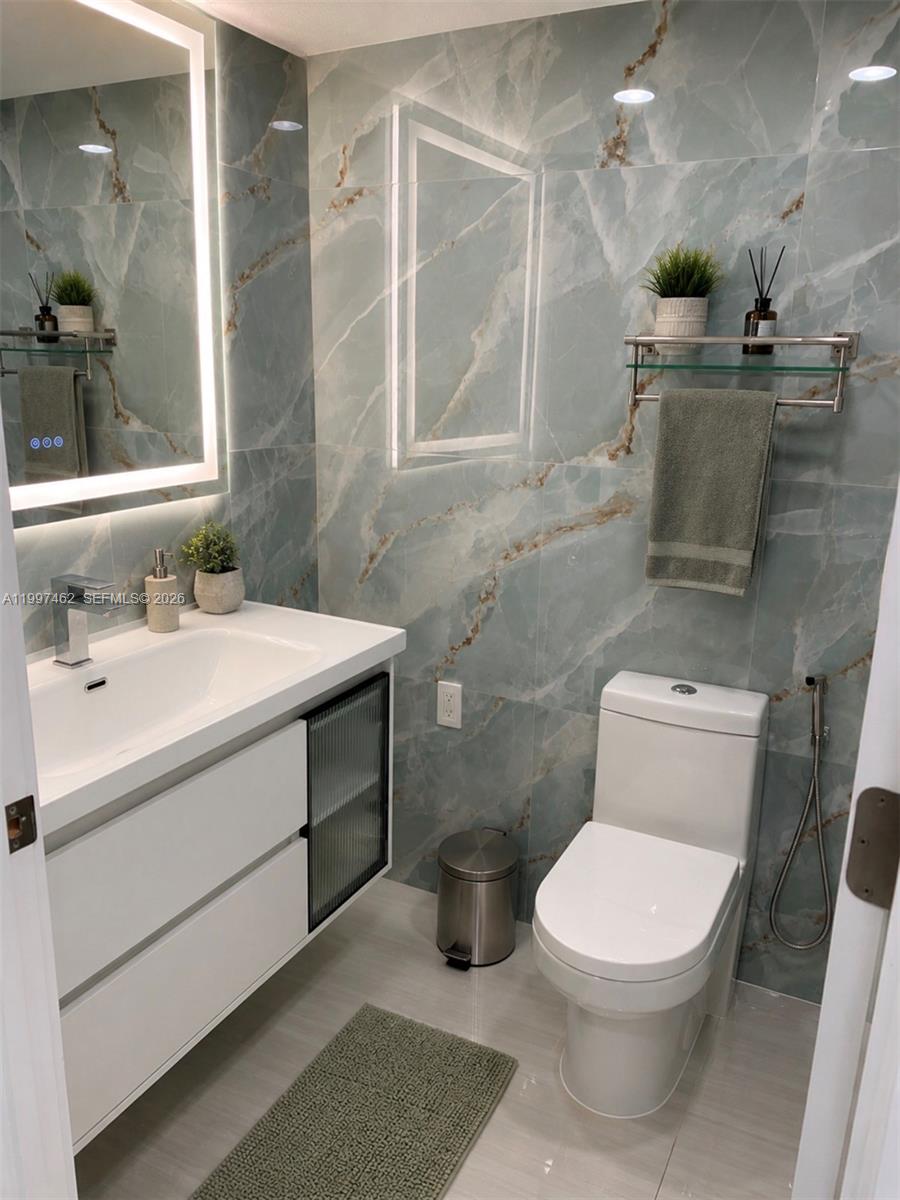 6901 Cypress Road, Unit B17 Plantation, FL 33317 - Photo 12 of 14