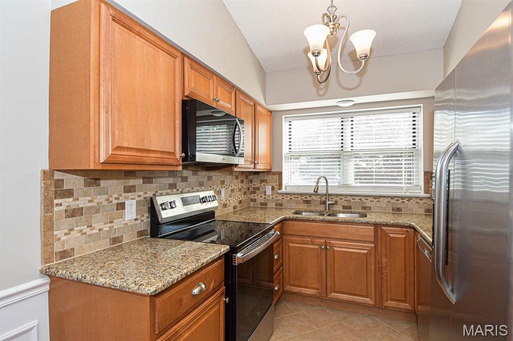 548 Woodhill Estates Drive Ballwin, MO 63021 - Photo 7 of 37