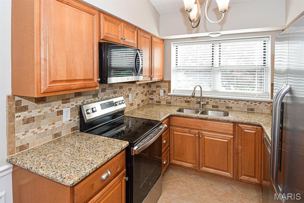 548 Woodhill Estates Drive Ballwin, MO 63021 - Photo 8 of 37