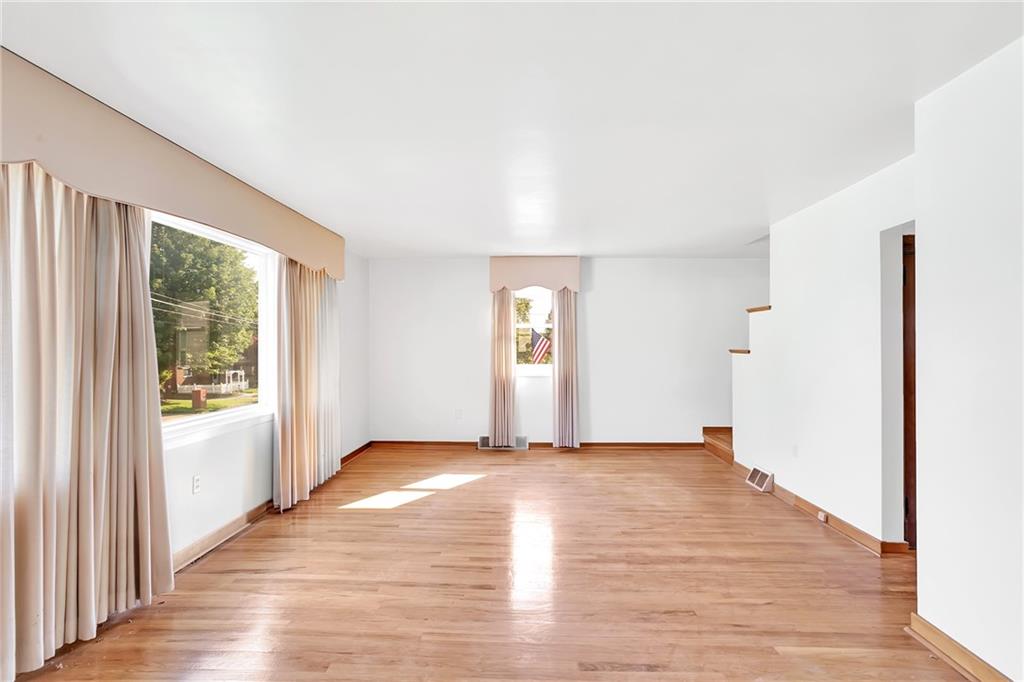2733 Reiter Road Pittsburgh, PA 15235 - Photo 3 of 25 Gallery Image 3