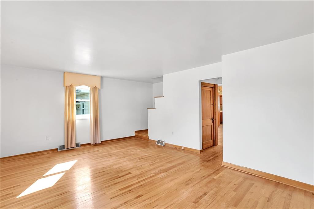 2733 Reiter Road Pittsburgh, PA 15235 - Photo 4 of 25 Gallery Image 4
