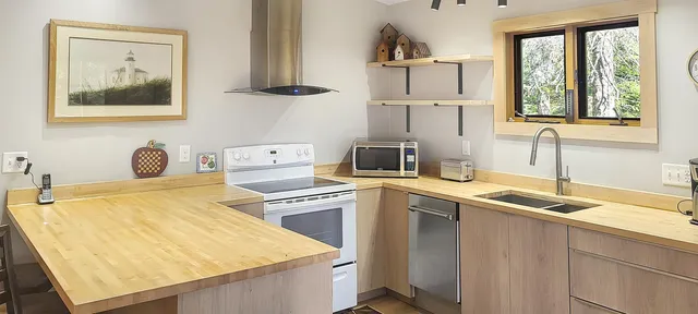 $544,900 | 869 South Shore Drive, La Pointe, WI 54850