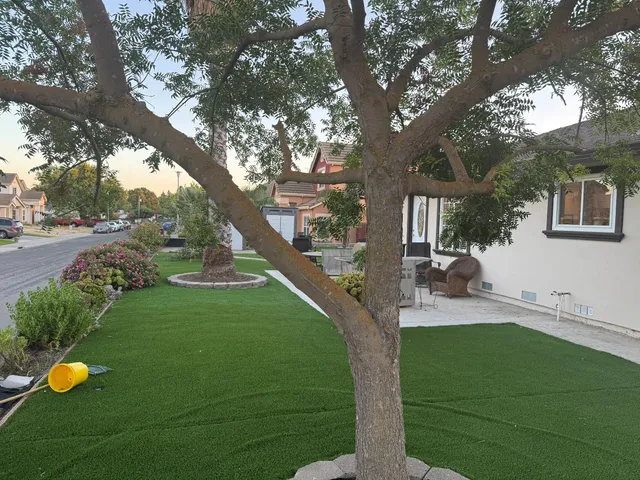 a view of a house with a yard