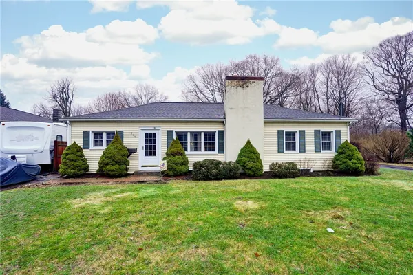 $229,900 | 206 Bluff Drive, East Rochester, NY 14445