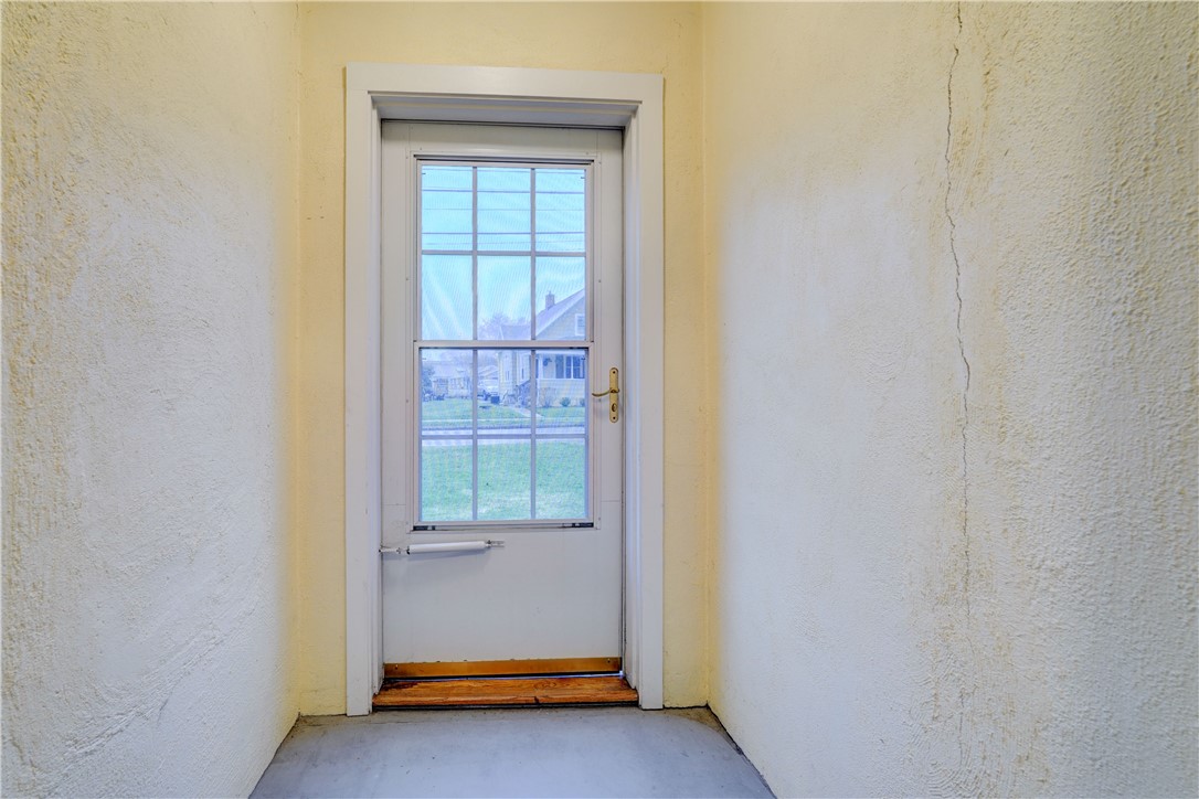 206 Bluff Drive East Rochester, NY 14445 - Photo 4 of 35