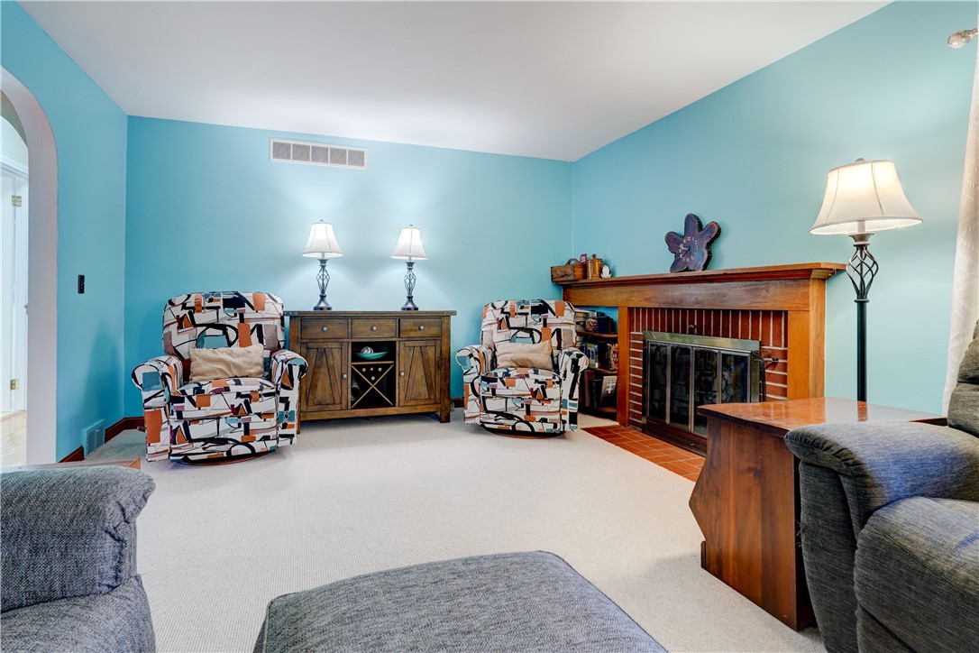 206 Bluff Drive East Rochester, NY 14445 - Photo 7 of 35