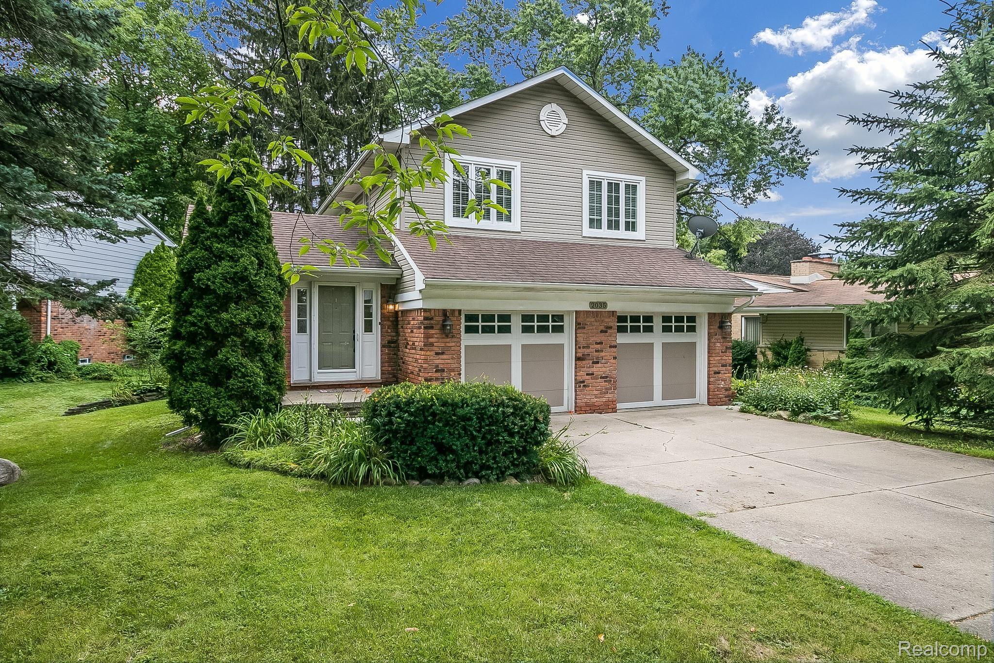 2035 Devonshire Road Bloomfield Hills, MI 48302 - Photo 1 of 36 1a.jpg