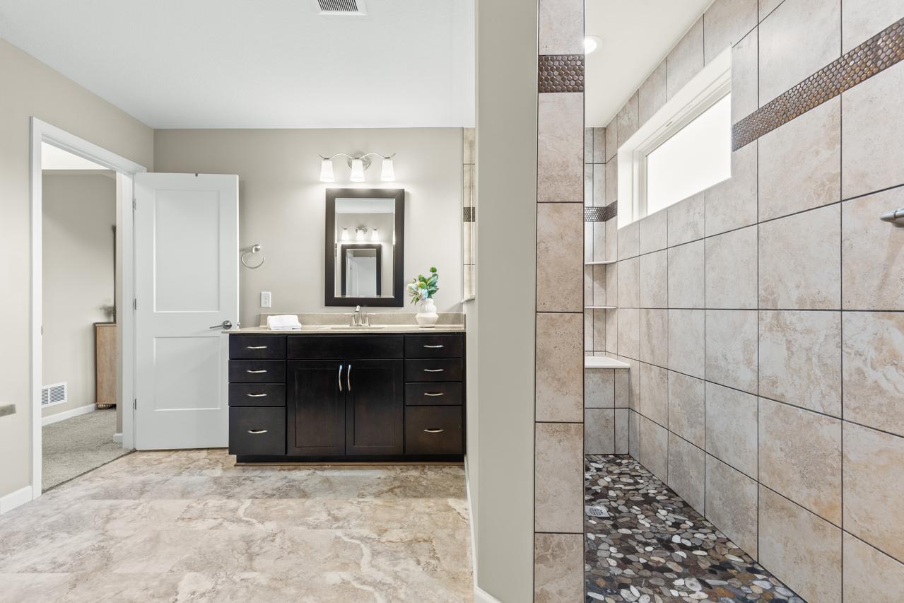 16894 Reeder Ridge Eden Prairie, MN 55347 - Photo 37 of 64