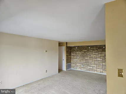 $225,000 | 511 Florida Avenue, Unit 201, Herndon, VA 20170