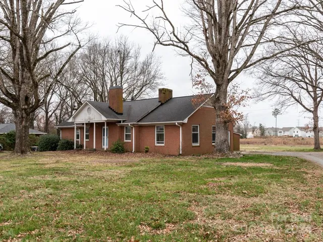 a view of a yard with a house in the background