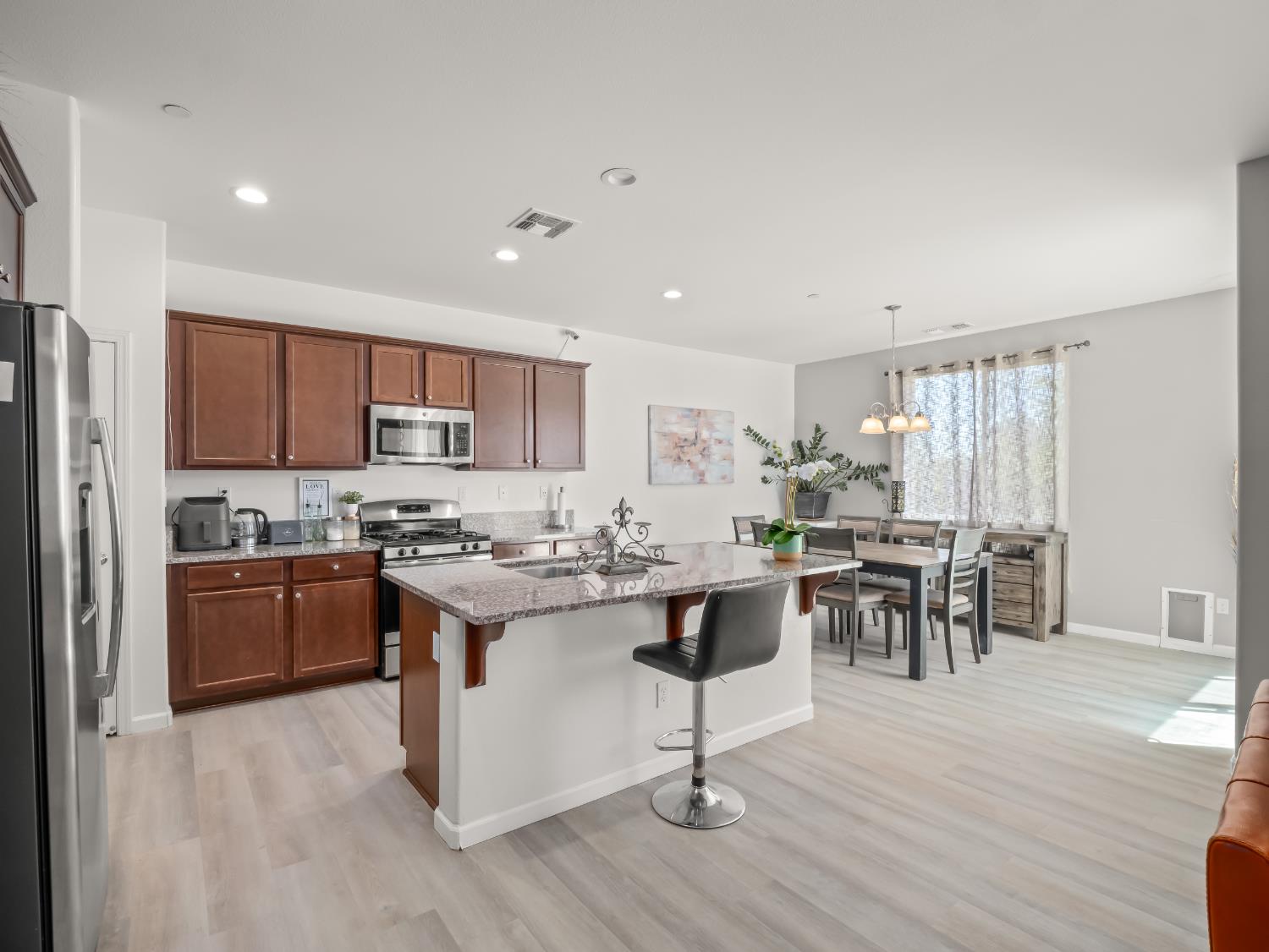 1359 Tevin Way Madera, CA 93637 - Photo 12 of 36 Gallery Image 12