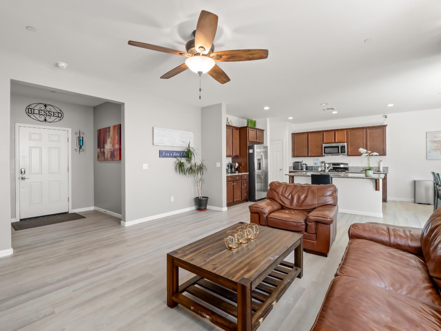 1359 Tevin Way Madera, CA 93637 - Photo 3 of 36 Gallery Image 3