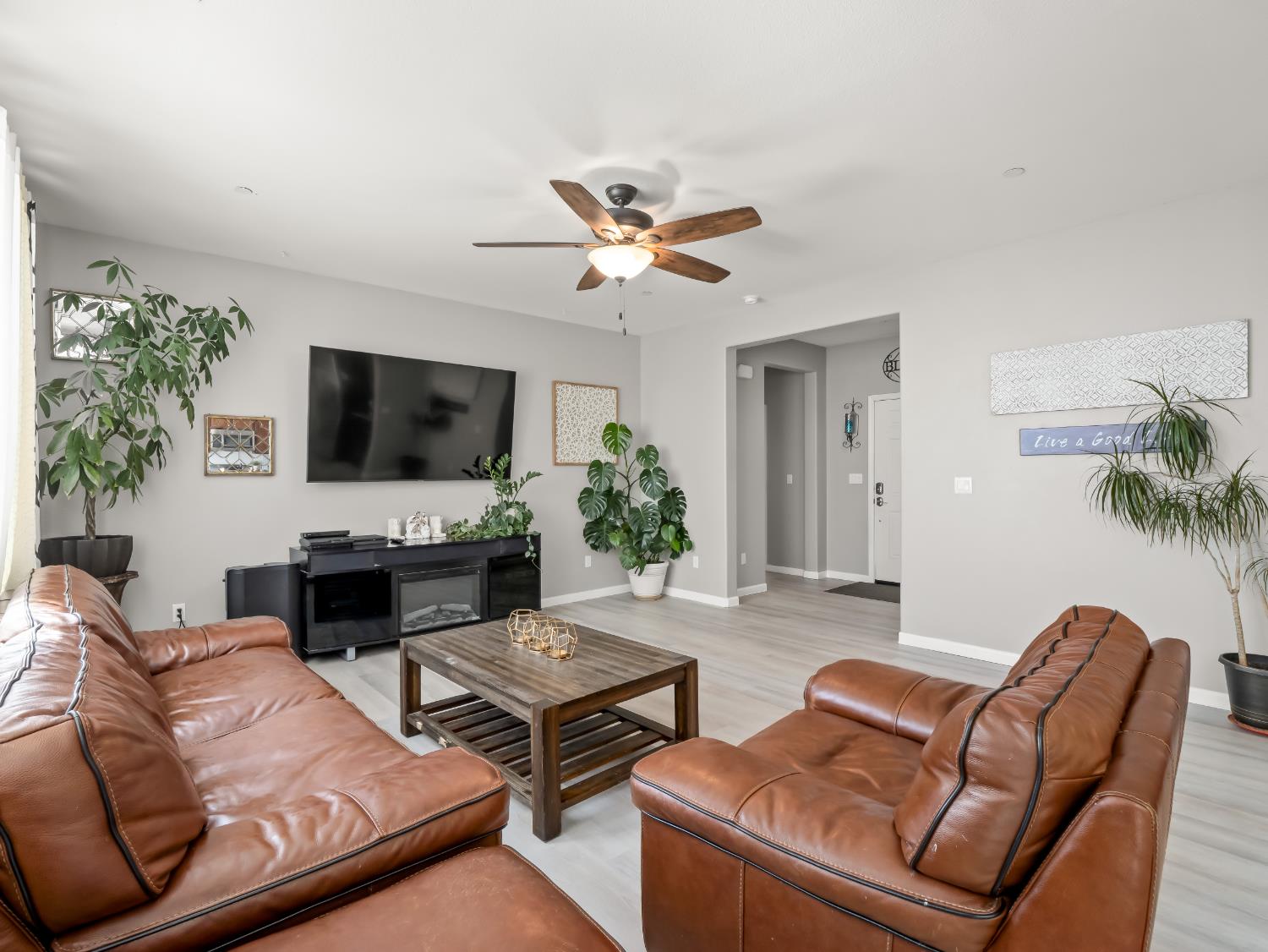 1359 Tevin Way Madera, CA 93637 - Photo 4 of 36 Gallery Image 4