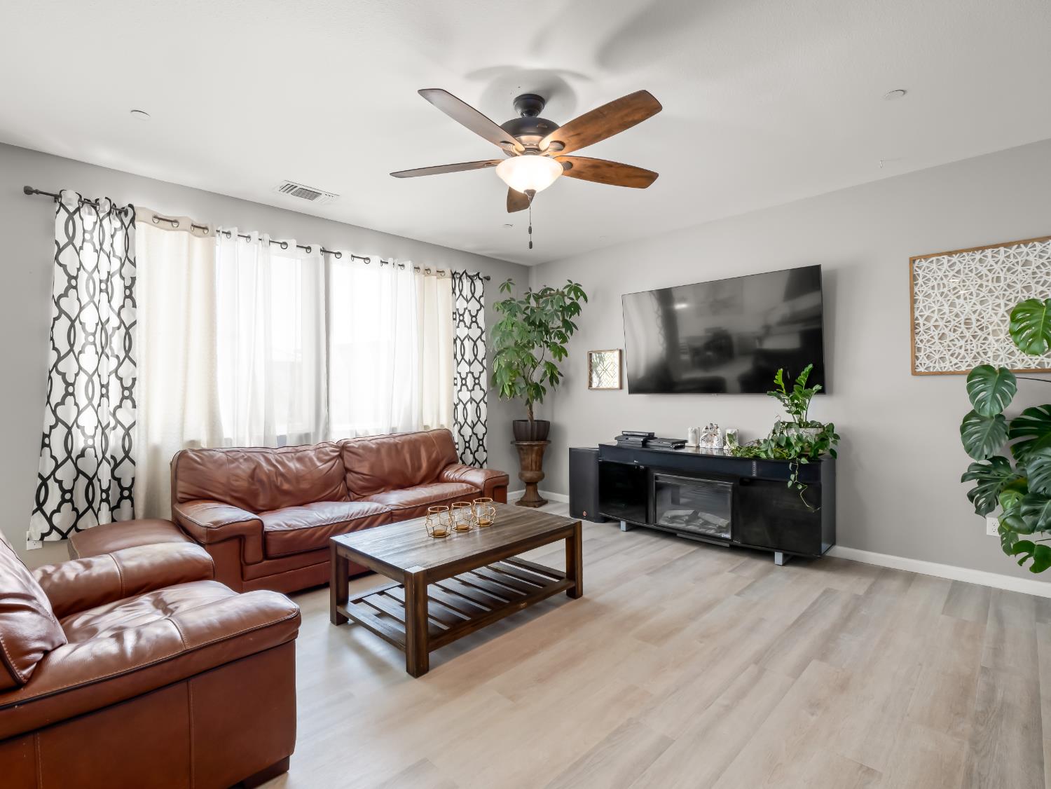 1359 Tevin Way Madera, CA 93637 - Photo 5 of 36 Gallery Image 5