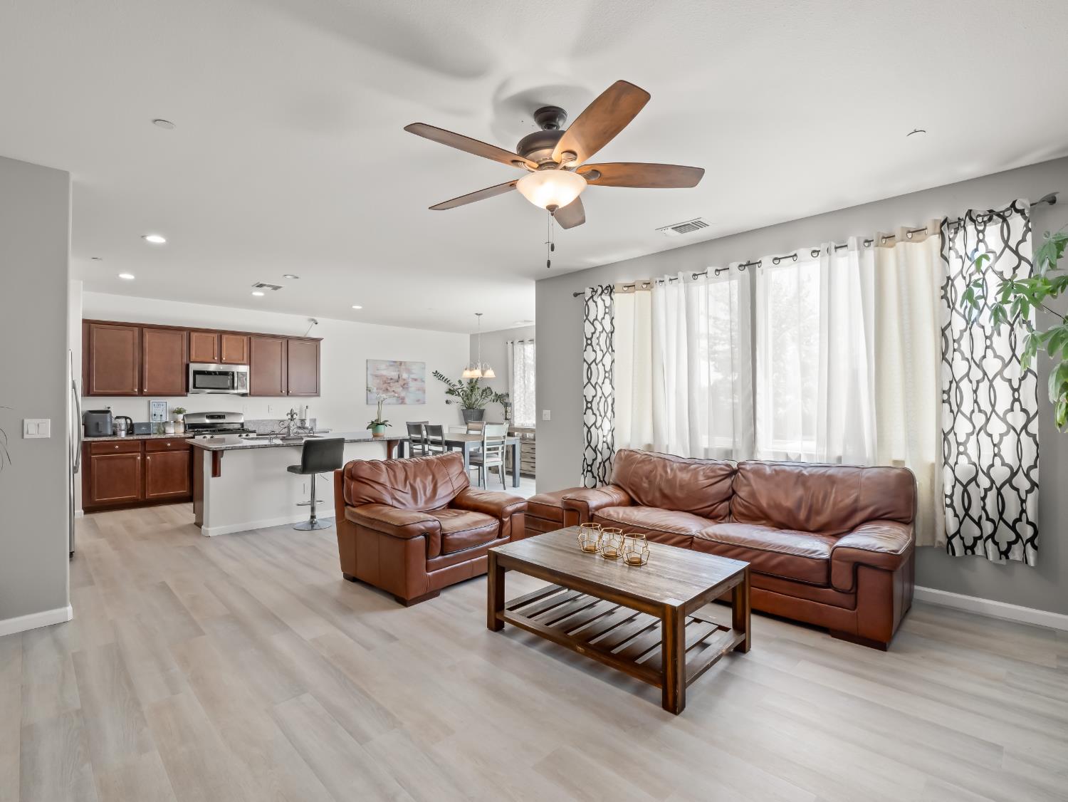 1359 Tevin Way Madera, CA 93637 - Photo 6 of 36 Gallery Image 6