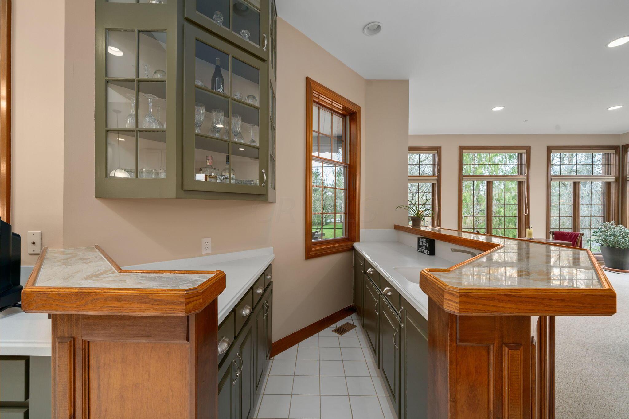3450 Mann Road Blacklick, OH 43004 - Photo 27 of 134 Wet Bar