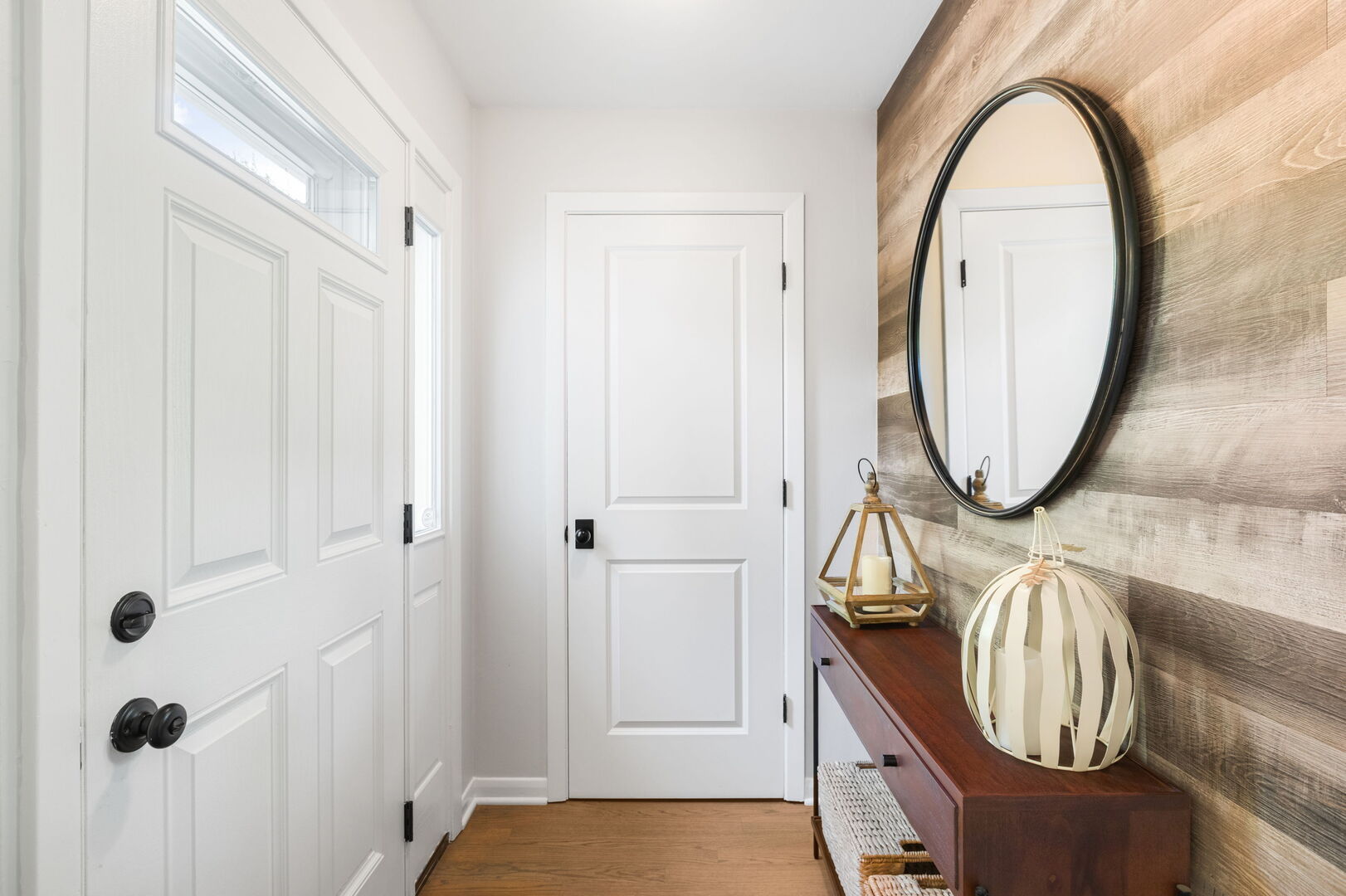 640 South Grove Avenue Barrington, IL 60010 - Photo 3 of 24 a bathroom with a mirror a sink and a mirror
