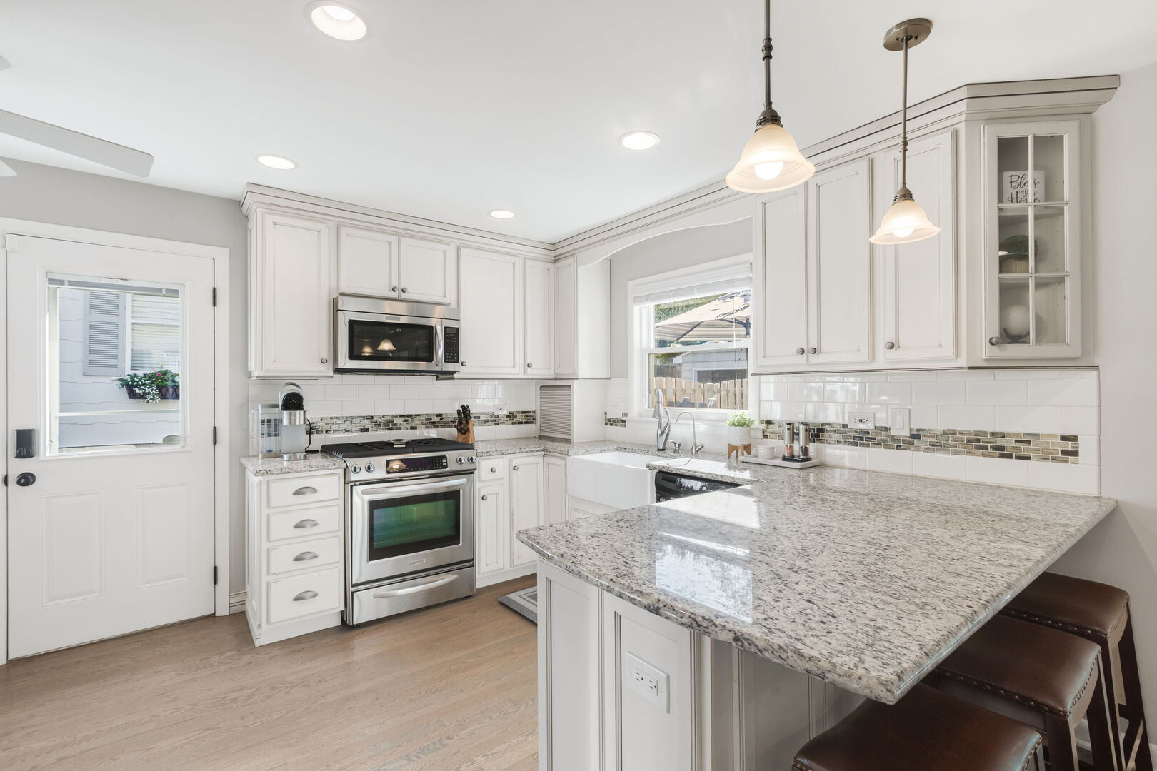 640 South Grove Avenue Barrington, IL 60010 - Photo 7 of 24 a kitchen with granite countertop a sink stove and cabinets