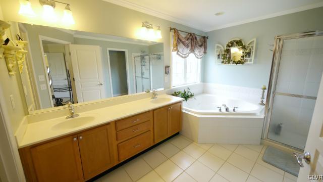 8572 Pathfinder Road Breinigsville, PA 18031 - Photo 18 of 31 Gallery Image 18
