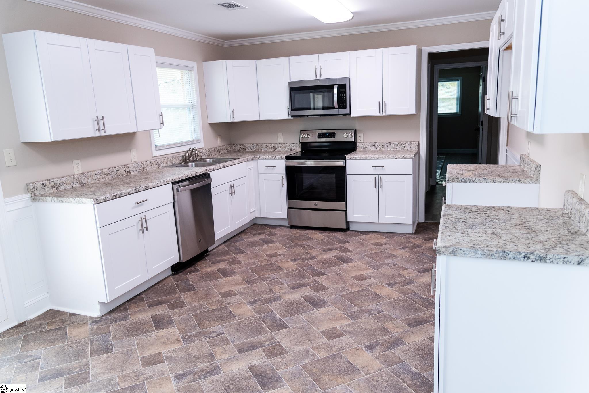 4522 Cokesbury Road Hodges, SC 29653 - Photo 4 of 22