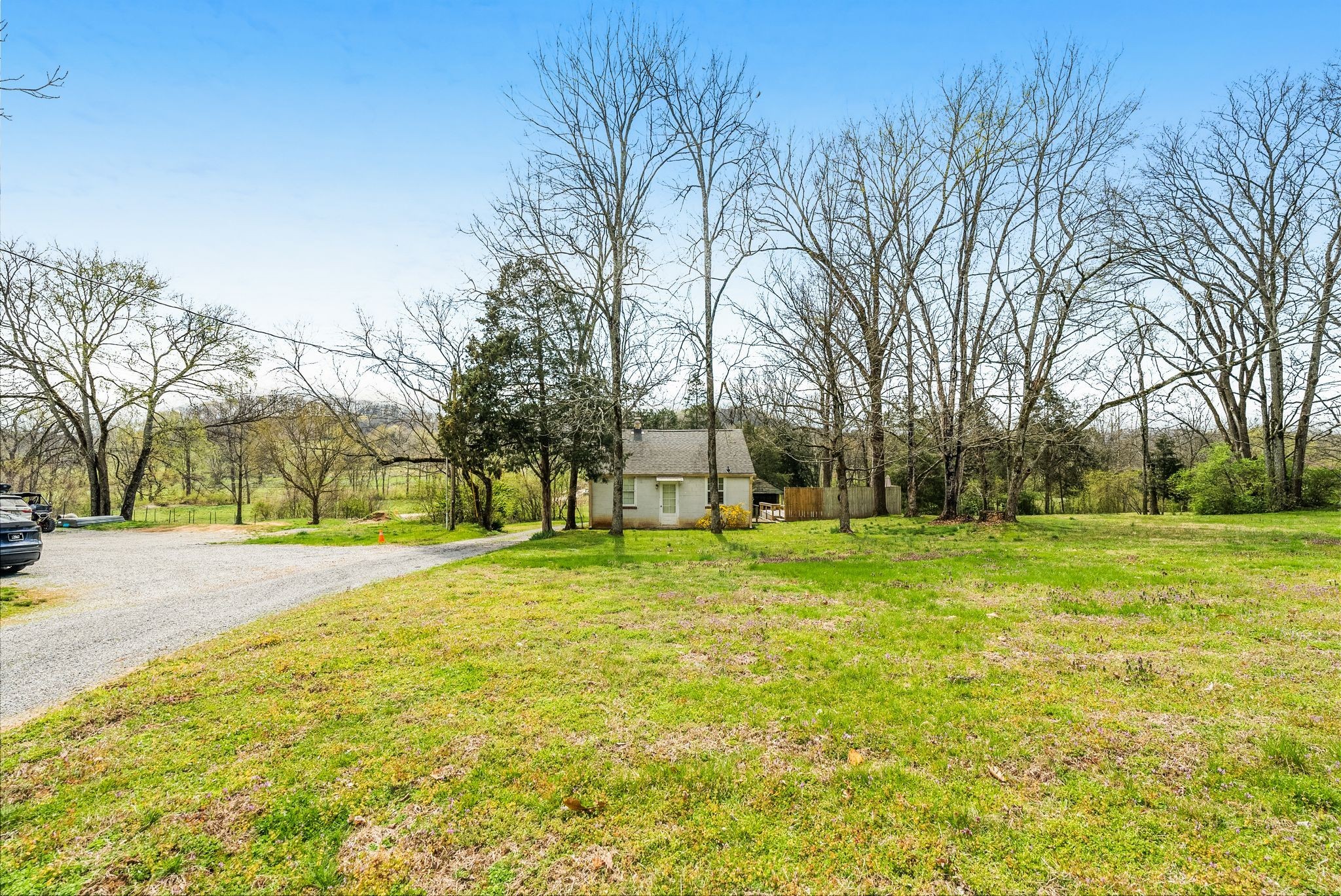 4259 Old Hillsboro Road Franklin, TN 37064 - Photo 6 of 11 a view of a yard with a house