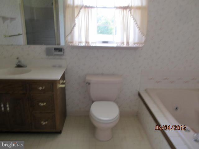 12119 Itnyre Road Smithsburg, MD 21783 - Photo 4 of 10 Bath